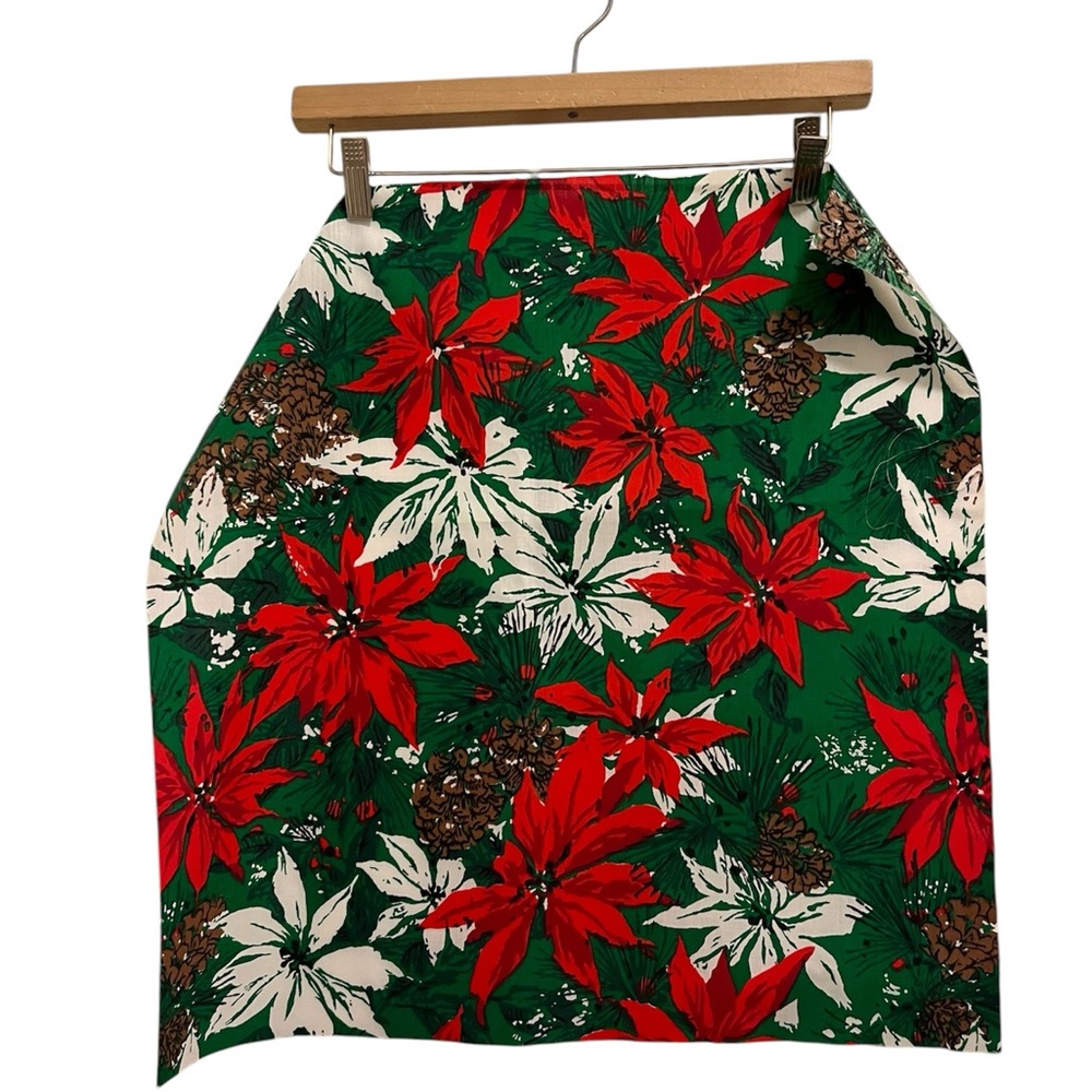 (20) Fabric Pieces - 20”x20” Pre Cut Red White Poinsettias, Pinecones on Green